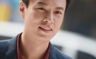 朱铁从贫穷中崛起，经历情感挫折，最终娶普通女老师，亲自教导儿子恋爱走红，感动观众