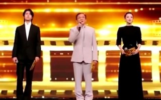 成龙章子怡王一博同台 致敬中国电影120周年