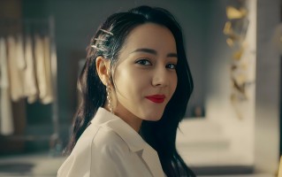 迪丽热巴未婚生子传闻真相大白，揭秘背后隐情（迪丽热巴没结婚吗）