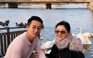 汪小菲中秋家宴泪流不止，半夜发微，与大S结婚照流出，网友炸锅（汪小菲晒妻女无滤镜合照,44岁大s瘦到认不出）
