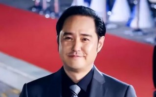 他13岁登春晚，被称为反派专业户，48岁单身未婚（他上春晚3次失误是什么）