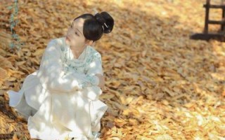 杨之楹个人资料揭秘：从模特到《十二谭》小青的演艺之路