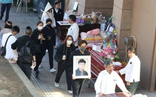 马国明父亲出殡！低调办丧礼 火化仪式已结束