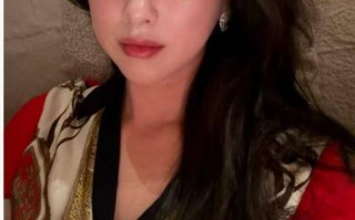 朱珠一家过冬至！和老公在新家摆一大桌请客，喝到脸微醺依旧很美