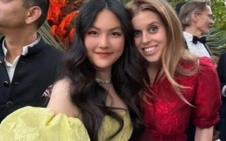 李湘晒带女儿王诗龄参加英国皇室聚会照片