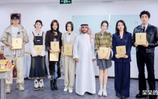 《大农化与少年》：不怪迪丽热巴太“没劲”，只因东北女人太逗了（大农化与少年热身组合视频）