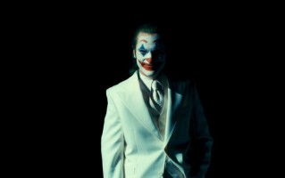 《小丑2》发布全新预告 威尼斯首映评价褒贬不一（小丑2上映）