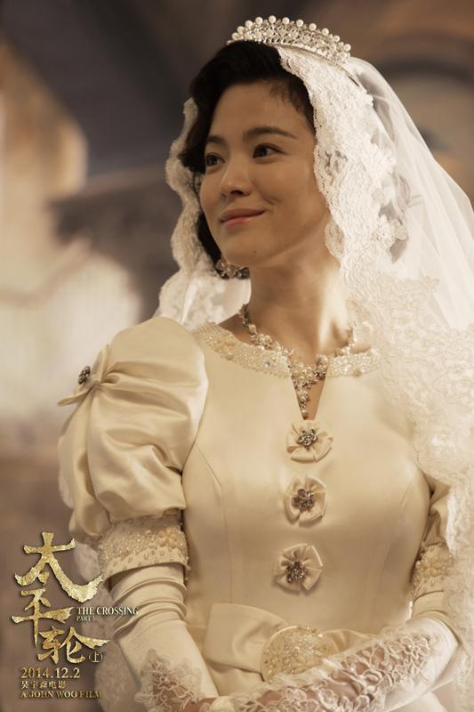 宋慧乔主演电影《黑色修女们》 宋慧乔电影你知道哪些？（宋慧乔同款西装）-第13张图片-九妖电影