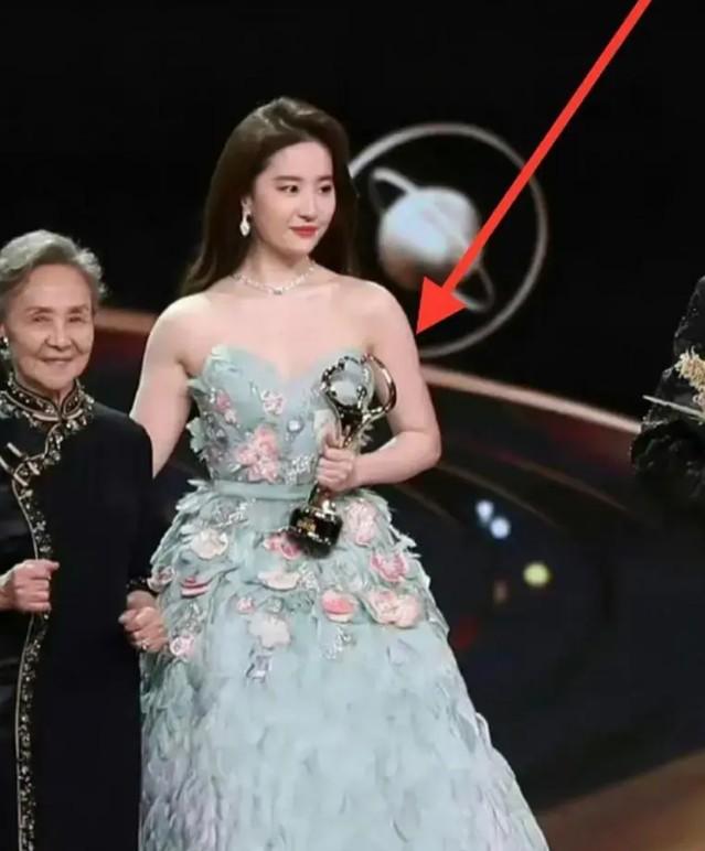10位娱乐圈的“半截美人”,看脸绝美,但腿粗、虎背熊腰是硬伤(小说半壁文娱)-第9张图片-九妖电影 10位娱乐圈的“半截美人”,看脸绝美,但腿粗、虎背熊腰是硬伤(小说半壁文娱)-第9张图片-九妖电影