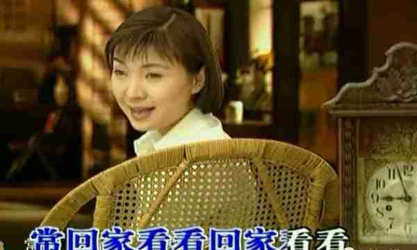 10登春晚舞台，卷走当“小三”富豪丈夫12亿，面临瘫痪无人问津（春晚观众席神秘女富豪火了）-第1张图片-九妖电影