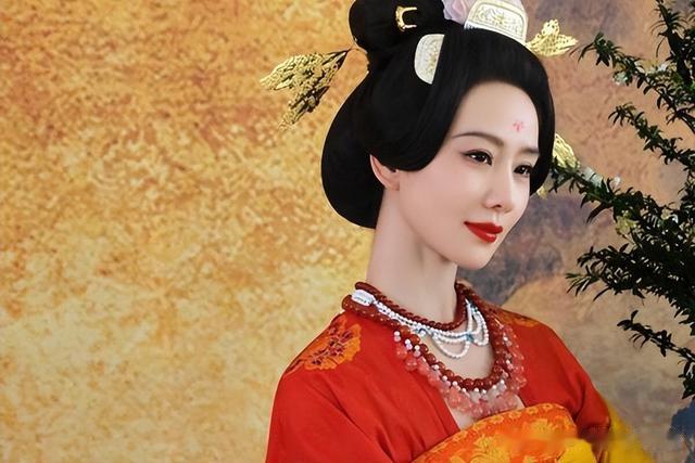 12位女星春节造型!刘诗诗唐装美成仙,她春晚爆红搜寻量打败热巴(刘诗诗晚宴照)-第8张图片-九妖电影 12位女星春节造型!刘诗诗唐装美成仙,她春晚爆红搜寻量打败热巴(刘诗诗晚宴照)-第8张图片-九妖电影