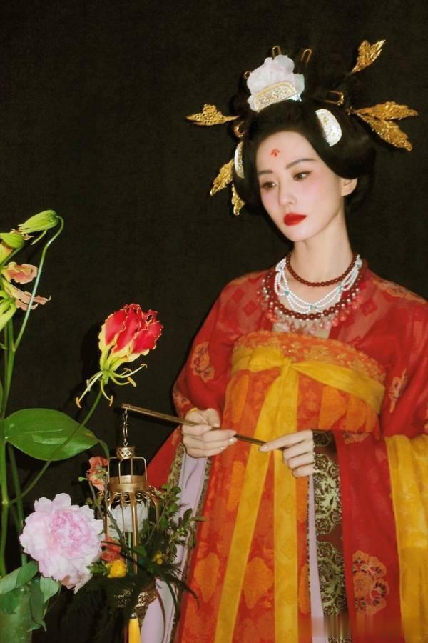 12位女星春节造型!刘诗诗唐装美成仙,她春晚爆红搜寻量打败热巴(刘诗诗晚宴照)-第11张图片-九妖电影 12位女星春节造型!刘诗诗唐装美成仙,她春晚爆红搜寻量打败热巴(刘诗诗晚宴照)-第11张图片-九妖电影