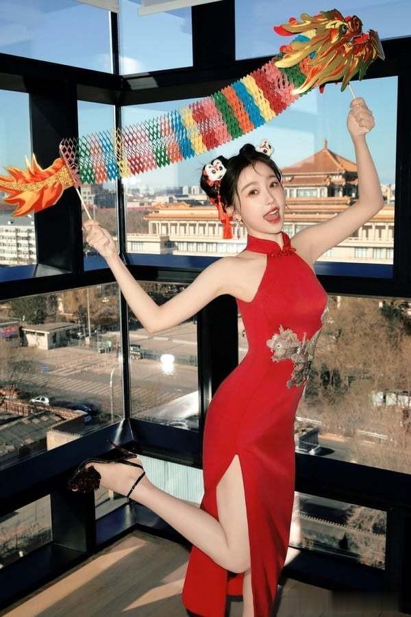 12位女星春节造型!刘诗诗唐装美成仙,她春晚爆红搜寻量打败热巴(刘诗诗晚宴照)-第20张图片-九妖电影 12位女星春节造型!刘诗诗唐装美成仙,她春晚爆红搜寻量打败热巴(刘诗诗晚宴照)-第20张图片-九妖电影