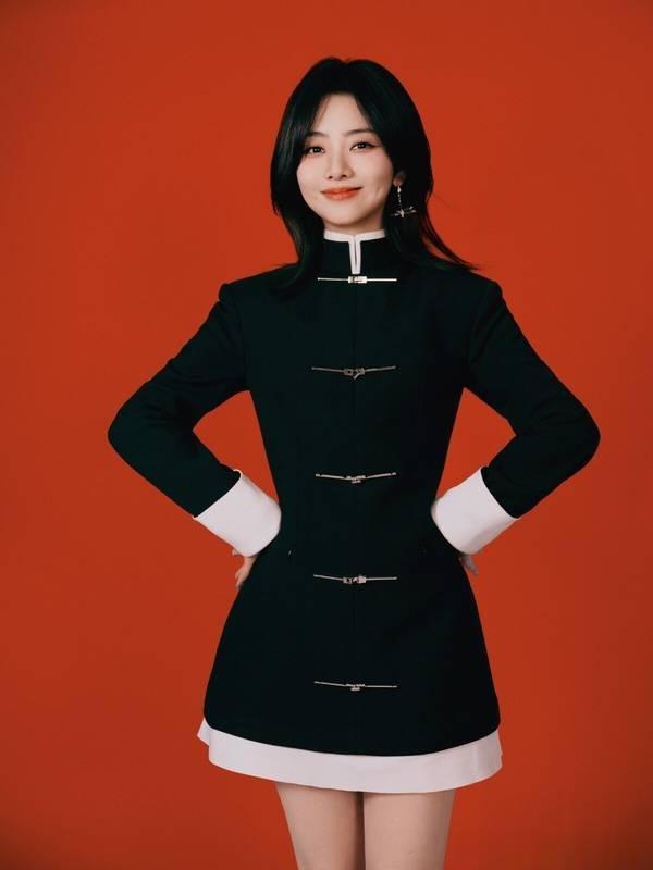 12位女星春节造型!刘诗诗唐装美成仙,她春晚爆红搜寻量打败热巴(刘诗诗晚宴照)-第24张图片-九妖电影 12位女星春节造型!刘诗诗唐装美成仙,她春晚爆红搜寻量打败热巴(刘诗诗晚宴照)-第24张图片-九妖电影