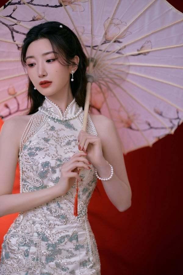 12位女星春节造型!刘诗诗唐装美成仙,她春晚爆红搜寻量打败热巴(刘诗诗晚宴照)-第29张图片-九妖电影 12位女星春节造型!刘诗诗唐装美成仙,她春晚爆红搜寻量打败热巴(刘诗诗晚宴照)-第29张图片-九妖电影