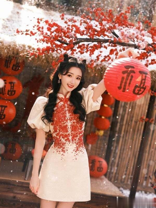 12位女星春节造型!刘诗诗唐装美成仙,她春晚爆红搜寻量打败热巴(刘诗诗晚宴照)-第27张图片-九妖电影 12位女星春节造型!刘诗诗唐装美成仙,她春晚爆红搜寻量打败热巴(刘诗诗晚宴照)-第27张图片-九妖电影