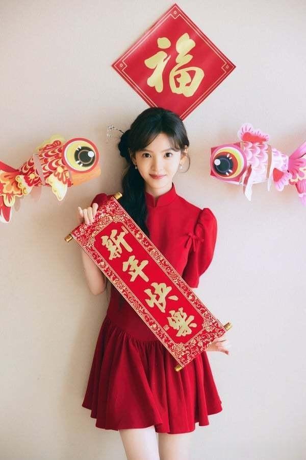 12位女星春节造型!刘诗诗唐装美成仙,她春晚爆红搜寻量打败热巴(刘诗诗晚宴照)-第36张图片-九妖电影 12位女星春节造型!刘诗诗唐装美成仙,她春晚爆红搜寻量打败热巴(刘诗诗晚宴照)-第36张图片-九妖电影