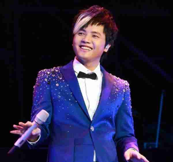 15岁开演唱会，19岁日挣万元，春晚请不动他，却没人说他耍大牌_1（十五岁开演唱会的女歌手）-第9张图片-九妖电影