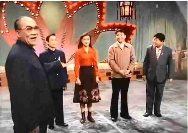 1983年，中国第一届春晚出现，那时的春节才是“最有年味的”！（83年春晚第一个出来的人物是谁呀）-第9张图片-九妖电影