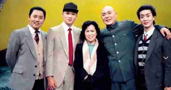 1987年，齐天乐春晚录制现场，《西游记》导演与师徒四人（1987年西游记齐天乐春节联欢晚会是哪一集）-第1张图片-九妖电影
