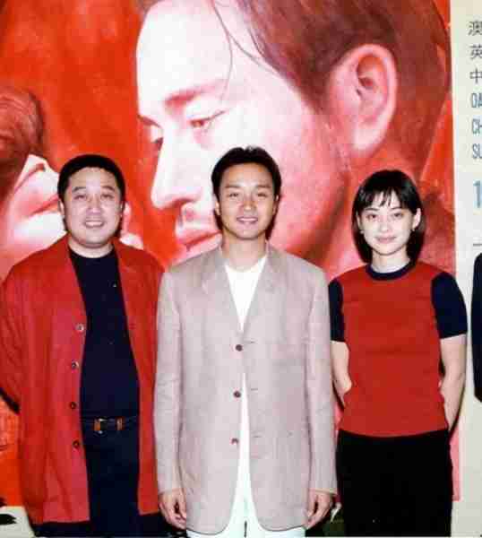 19岁上春晚，23岁搭戏张国荣，如今的她被二婚丈夫宠上天（1998年采访张国荣）-第1张图片-九妖电影