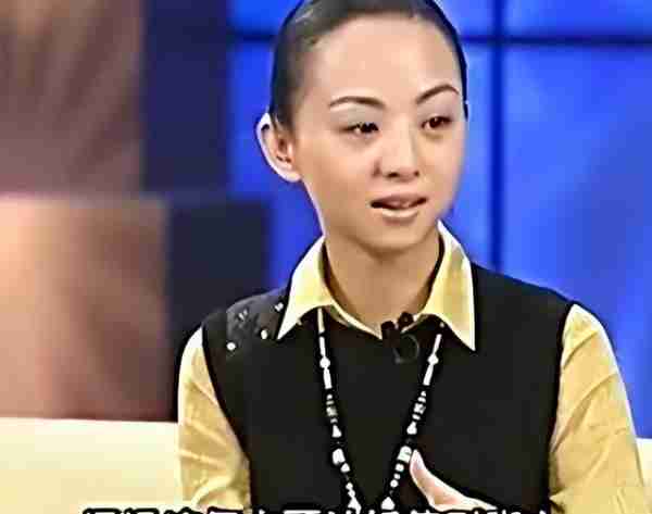 2005年，凭春晚“千手观音”走红的邰丽华，如今过得怎样了？-第2张图片-九妖电影