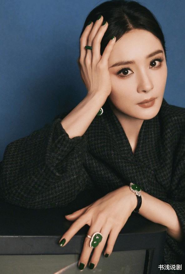 2024春晚彩排，杨幂翡翠耳环抢眼，陈伟霆冲天辫太酷，周深很可爱（春晚2021有杨幂吗）-第6张图片-九妖电影