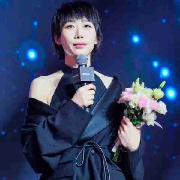 2024春晚黑马任素汐，35岁走向事业巅峰，却还没被世界原谅（任素汐表演）-第23张图片-九妖电影