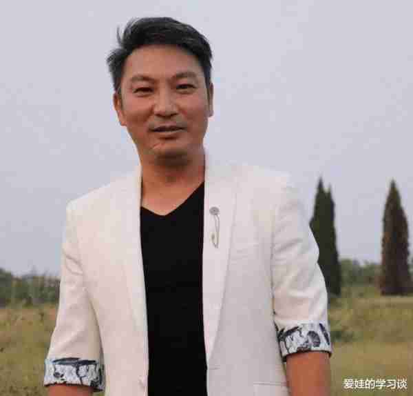 22岁荣登“春晚”一夜走红，却意外被砍缝上百针，今改行身价过亿（上5次春晚的明星）-第31张图片-九妖电影
