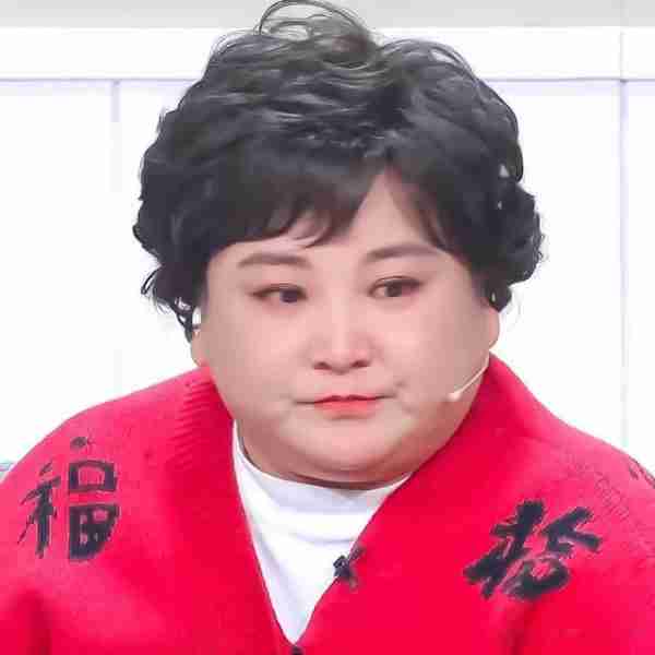 24岁上春晚,41岁成70亿票房导演,贾玲走上了演员的另一条道路!(贾玲春晚作品集)-第5张图片-九妖电影 24岁上春晚,41岁成70亿票房导演,贾玲走上了演员的另一条道路!(贾玲春晚作品集)-第5张图片-九妖电影