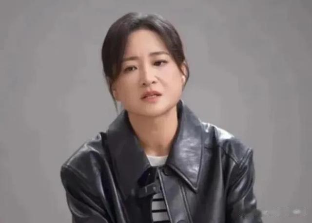 24岁上春晚,41岁成70亿票房导演,贾玲走上了演员的另一条道路!(贾玲春晚作品集)-第12张图片-九妖电影 24岁上春晚,41岁成70亿票房导演,贾玲走上了演员的另一条道路!(贾玲春晚作品集)-第12张图片-九妖电影