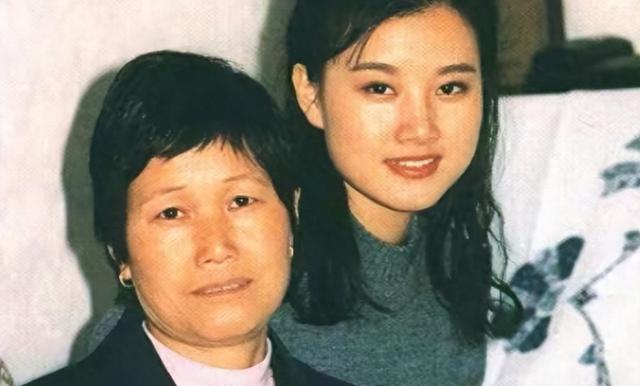 24年登春晚,39岁销声匿迹,“春晚国脸”宋祖英如今过得还好吗?(春晚国超)-第5张图片-九妖电影 24年登春晚,39岁销声匿迹,“春晚国脸”宋祖英如今过得还好吗?(春晚国超)-第5张图片-九妖电影