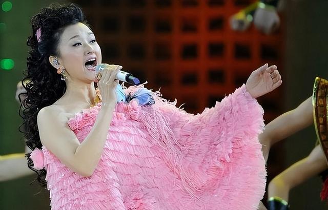 24年登春晚,39岁销声匿迹,“春晚国脸”宋祖英如今过得还好吗?(春晚国超)-第13张图片-九妖电影 24年登春晚,39岁销声匿迹,“春晚国脸”宋祖英如今过得还好吗?(春晚国超)-第13张图片-九妖电影