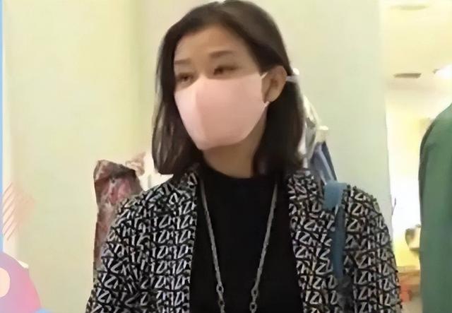 24年登春晚,39岁销声匿迹,“春晚国脸”宋祖英如今过得还好吗?(春晚国超)-第18张图片-九妖电影 24年登春晚,39岁销声匿迹,“春晚国脸”宋祖英如今过得还好吗?(春晚国超)-第18张图片-九妖电影