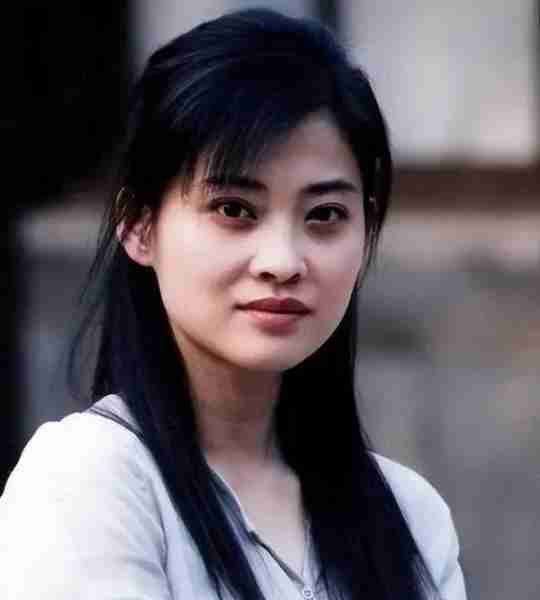 30年前春晚站在朱时茂旁边的女孩，如今火得一塌糊涂，她是谁呢？（2021年春晚朱时茂）-第8张图片-九妖电影