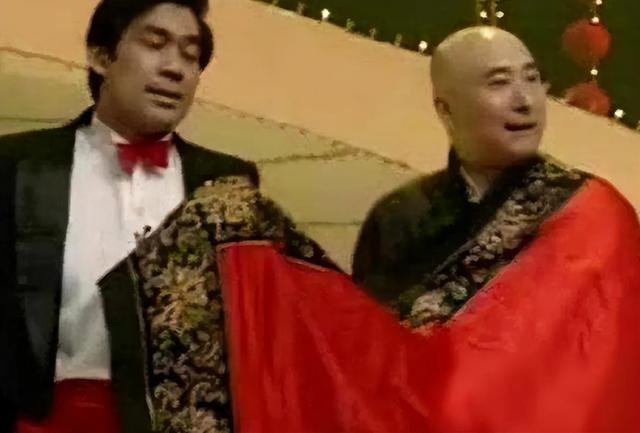 30年前,朱时茂春晚大变活人,谁注意过这女孩?如今火得一塌糊涂(朱时茂主持的节目)-第4张图片-九妖电影 30年前,朱时茂春晚大变活人,谁注意过这女孩?如今火得一塌糊涂(朱时茂主持的节目)-第4张图片-九妖电影