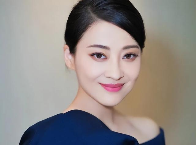 30年前,朱时茂春晚大变活人,谁注意过这女孩?如今火得一塌糊涂(朱时茂主持的节目)-第11张图片-九妖电影 30年前,朱时茂春晚大变活人,谁注意过这女孩?如今火得一塌糊涂(朱时茂主持的节目)-第11张图片-九妖电影