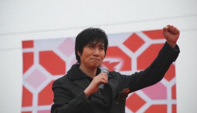 31岁在春晚一炮而红,观众都以为他隐退了,其实已经去世10年了(春晚一夜走红的明星)-第26张图片-九妖电影 31岁在春晚一炮而红,观众都以为他隐退了,其实已经去世10年了(春晚一夜走红的明星)-第26张图片-九妖电影