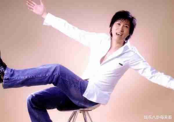 31岁登春晚一夜成名，原以为他隐退，其实已去世10年，妻子和母亲争遗产（30岁之前上春晚的相声演员）-第5张图片-九妖电影