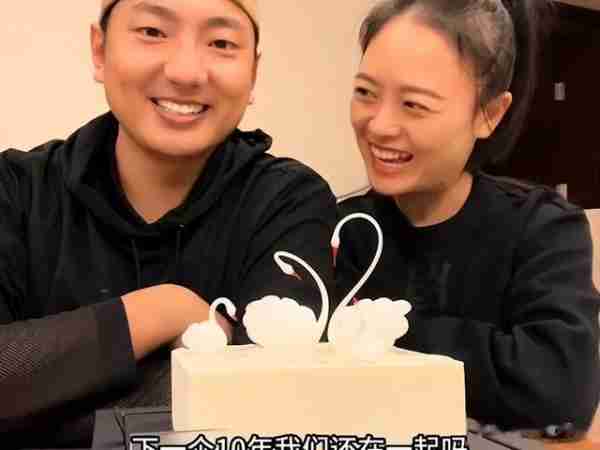 31岁登春晚爆红后，他第一件事，就是连夜回家给女儿扫墓（上过春晚的年轻男歌手）-第39张图片-九妖电影
