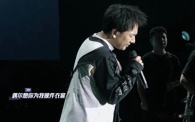 31岁登春晚爆红后，他第一件事，就是连夜回家给女儿扫墓（上过春晚的年轻男歌手）-第48张图片-九妖电影