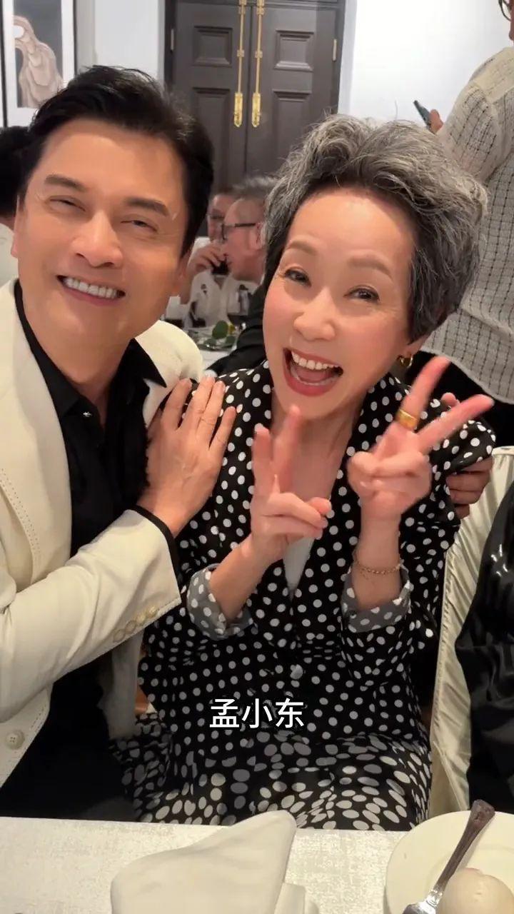 60岁香港影后低调现身足球赛难掩满头白发！（香港60后男艺人）-第22张图片-九妖电影
