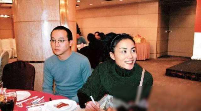 54岁官宣喜讯!“败光”10亿的王菲,谢霆锋终于来接盘了(王菲谢霆锋最新情况)-第5张图片-九妖电影 54岁官宣喜讯!“败光”10亿的王菲,谢霆锋终于来接盘了(王菲谢霆锋最新情况)-第5张图片-九妖电影