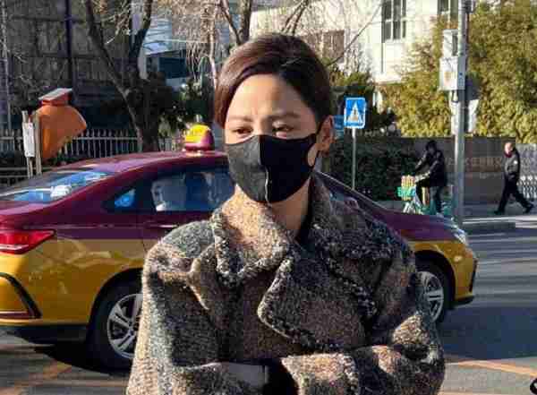5位龙年春晚主持人：一哥实力令人放心，撒贝宁回归，2位美女主持太养眼（龙年春晚开场舞龙腾盛世）-第6张图片-九妖电影
