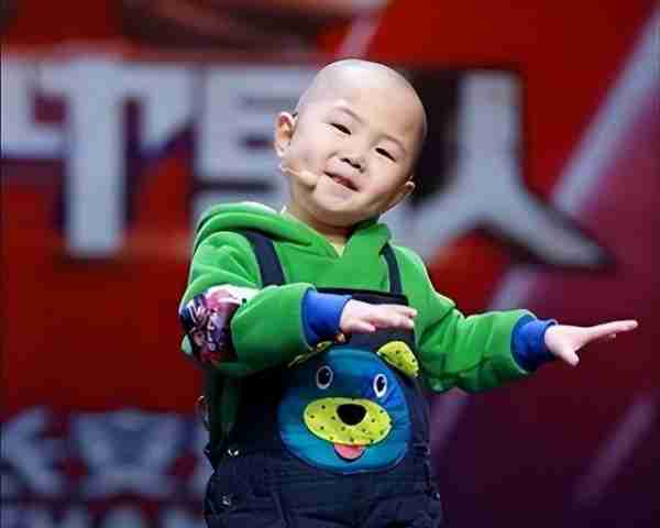 5岁上春晚走红，年入百万开始厌学，如今13岁的张峻豪却过成这样（张峻豪9岁节目）-第2张图片-九妖电影