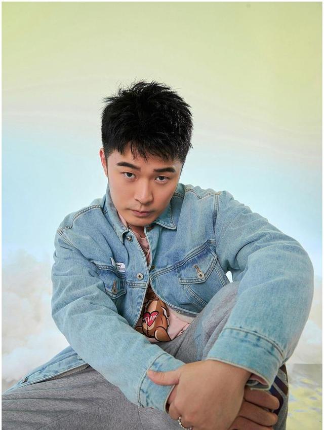 5位因忘记“拉窗帘”,名声一落千丈的明星,谁最令你意外?(拉上窗帘是谁)-第20张图片-九妖电影 5位因忘记“拉窗帘”,名声一落千丈的明星,谁最令你意外?(拉上窗帘是谁)-第20张图片-九妖电影