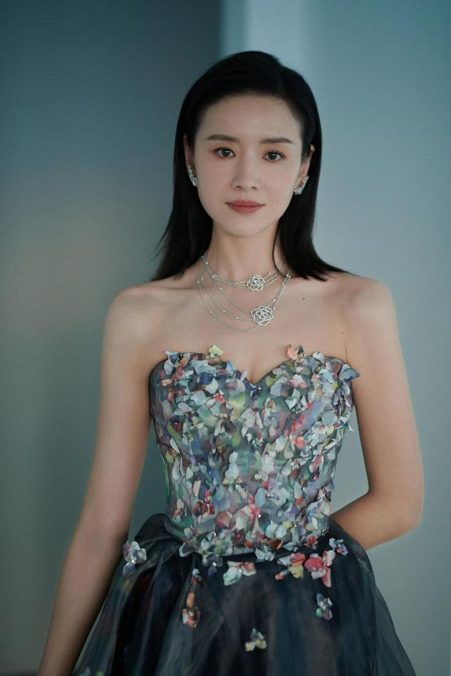 5位因忘记“拉窗帘”,名声一落千丈的明星,谁最令你意外?(拉上窗帘是谁)-第29张图片-九妖电影 5位因忘记“拉窗帘”,名声一落千丈的明星,谁最令你意外?(拉上窗帘是谁)-第29张图片-九妖电影