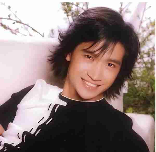 90年代上春晚一夜爆红,被富婆捧为天之骄子,57岁却只能端茶倒水(90年代春晚女歌手名单大全及图片)-第21张图片-九妖电影 90年代上春晚一夜爆红,被富婆捧为天之骄子,57岁却只能端茶倒水(90年代春晚女歌手名单大全及图片)-第21张图片-九妖电影