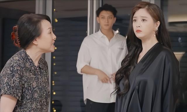 6位娱乐圈的“半截美人”,看脸绝美,但腿粗、虎背熊腰是硬伤(半截美女出世打一蔬菜名)-第17张图片-九妖电影 6位娱乐圈的“半截美人”,看脸绝美,但腿粗、虎背熊腰是硬伤(半截美女出世打一蔬菜名)-第17张图片-九妖电影