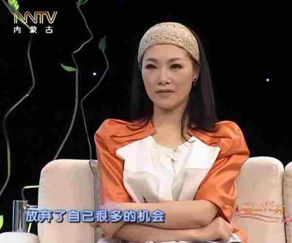 “军中绿花”吕薇:15次登上春晚,却因男友患癌耽搁事业(吕薇转业了吗知乎小说)-第2张图片-九妖电影 “军中绿花”吕薇:15次登上春晚,却因男友患癌耽搁事业(吕薇转业了吗知乎小说)-第2张图片-九妖电影